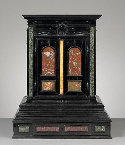 Display Cabinet:Front with doors closed