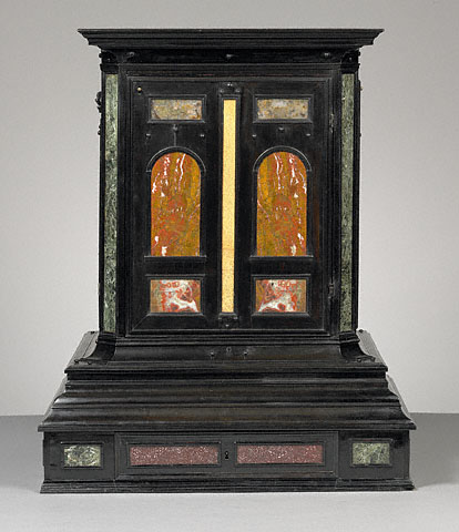 Display Cabinet:Right side with door closed