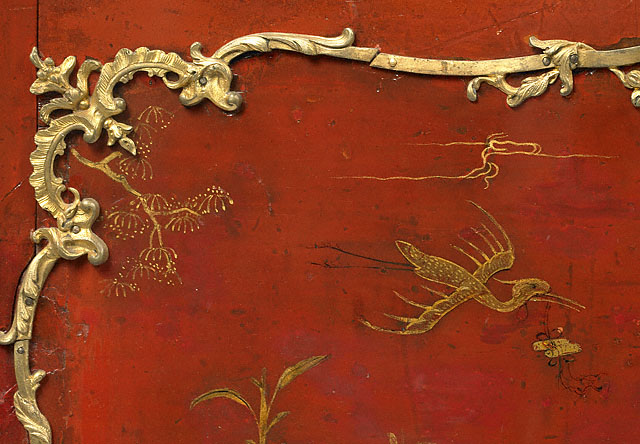 Commode:Front top left corner