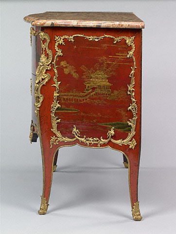 Commode:Left side