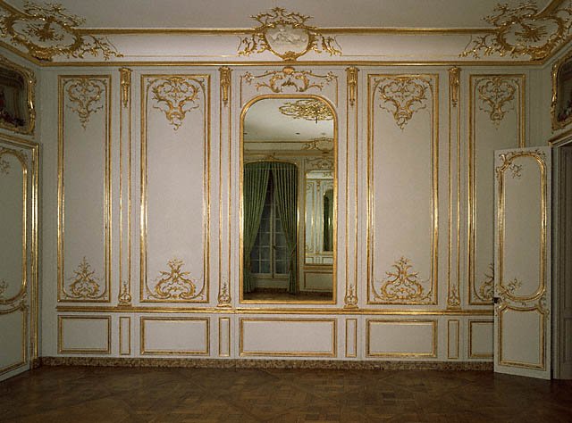 Paneled Room:Wall with mirror