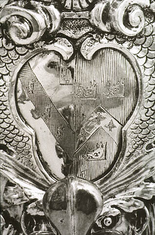Fountain:Coat of arms