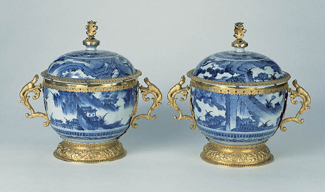 Pair of Lidded  Bowls:Back