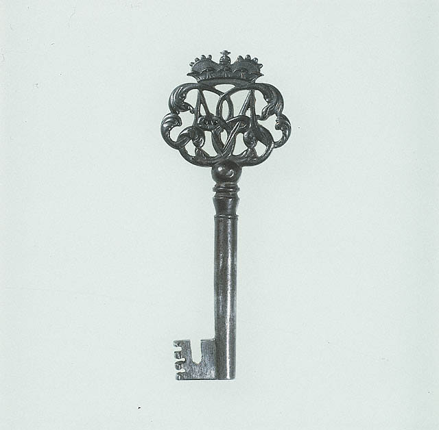 Desk:Key to the desk