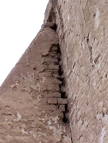 detail of seismic crack, Church of Carabayllo, Peru