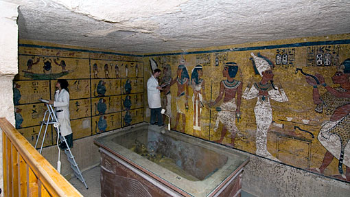 conservators working  in Tutankhamen's tomb