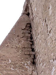 brick wall detail of seismic crack