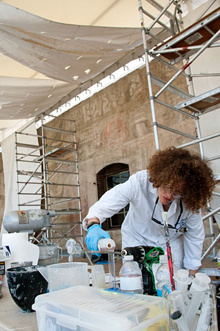 conservator preparing solvent gel