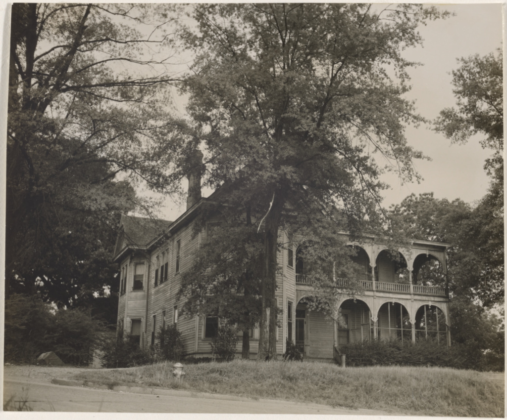 Scrolled Balconied House / Faulkner Country Magnolia Street, Edwards
