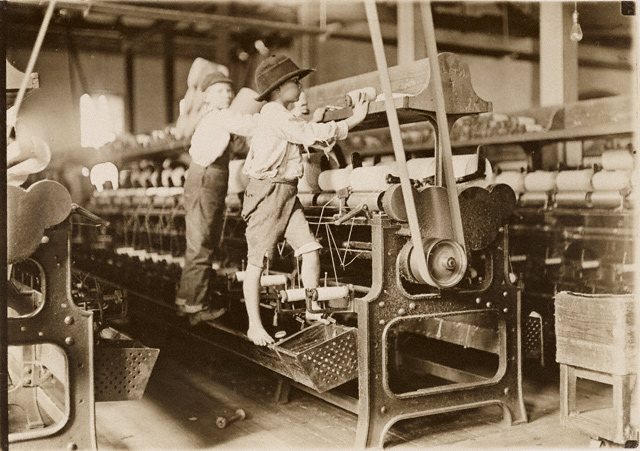 Doffer Boys, Macon, Georgia / Hine