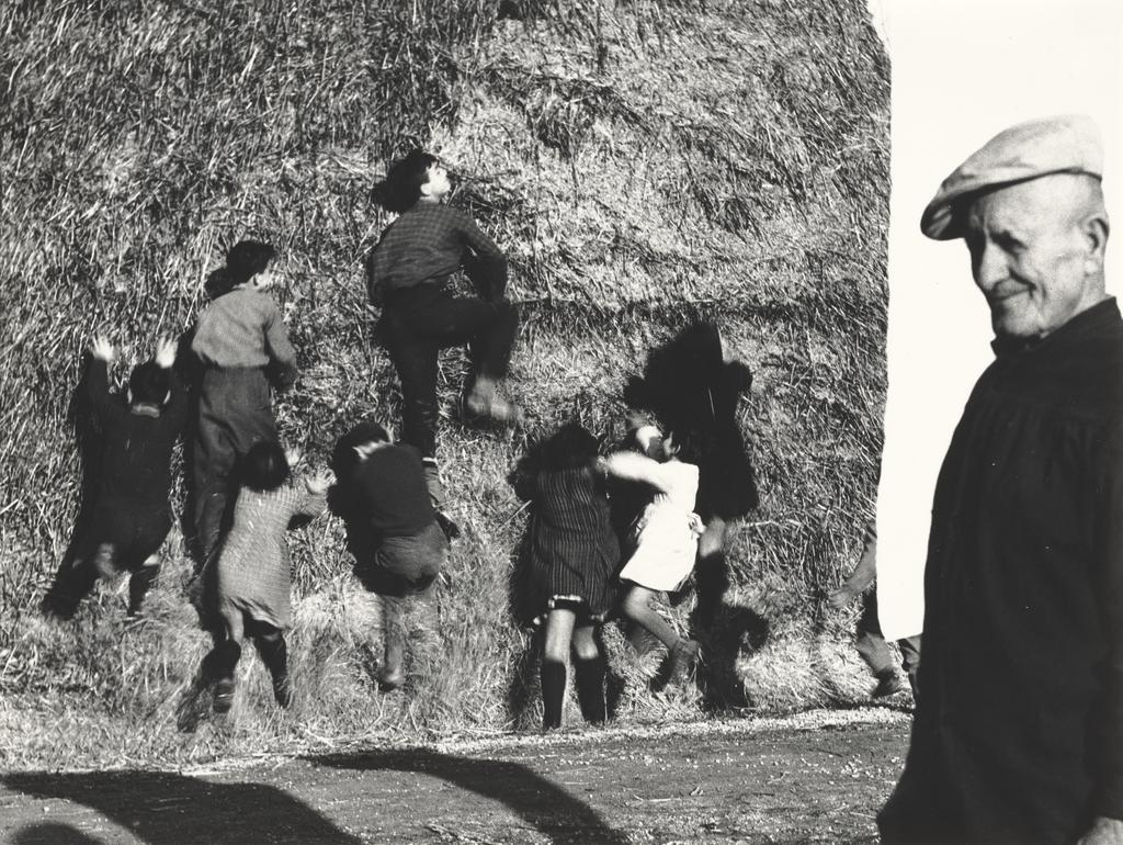 The Good Earth, No. 219, 1964–65; printed 1981, Mario Giacomelli, gelatin silver print. The J. Paul Getty Museum, Gift of Daniel Greenberg and Susan Steinhauser. Reproduced courtesy Mario Giacomelli Archive © Rita and Simone Giacomelli