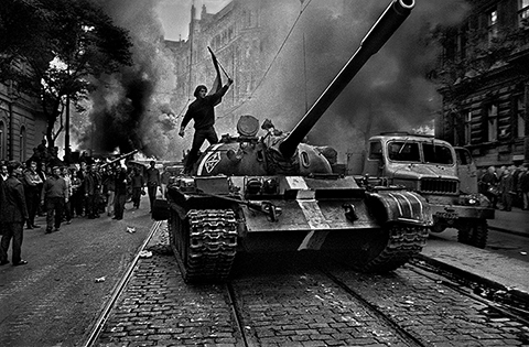 Prague, 1968, Josef Koudelka, gelatin silver print. 