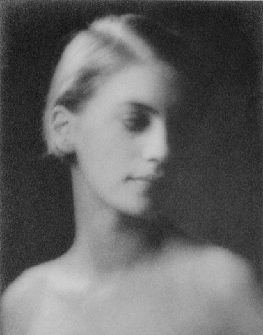 Portrait of Lee Miller / Genthe