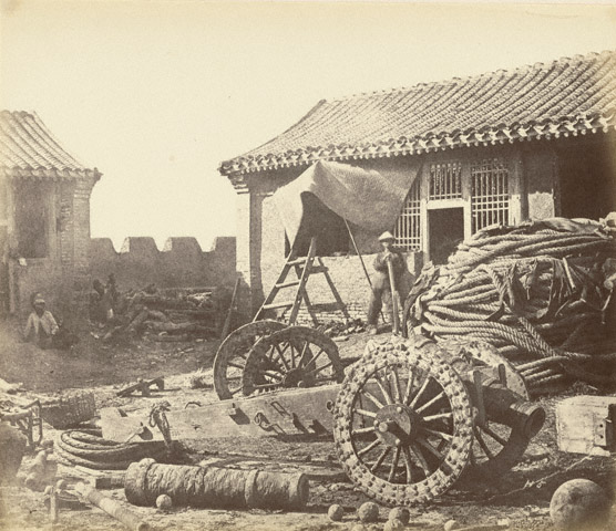 Interior of the Pehtang Fort / Beato