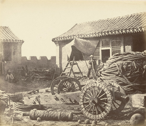 Interior of the Pehtang Fort / Beato