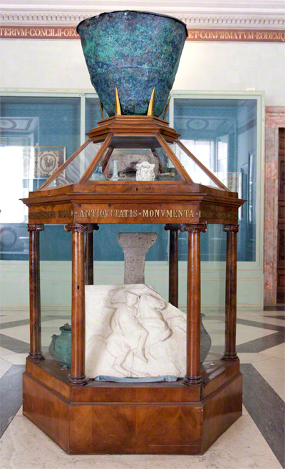 Cabinet with Objects Excavated from Pompeii / Vatican Museums