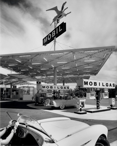 Mobil Gas Station / Shulman