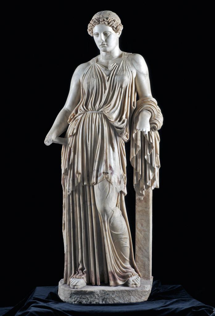 Woman Wearing a Peplos (“Demeter”/”Hera”), Roman, first century AD, marble with pigment. Parco Archeologico di Ercolano, 4331/81595. Image: Ministero dei Beni e delle Attività Culturali - Parco Archeologico di Ercolano. All rights reserved.