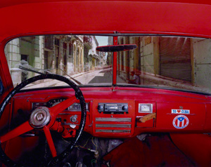 Sol and Cuba, Old Havana, Looking North from Alberto Roja's 1951 Plymout / Alex Harris