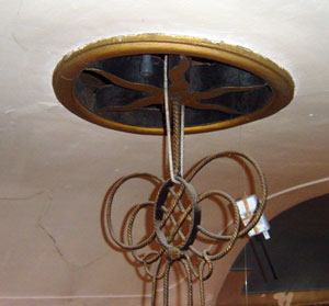 Data logger ('under godlamp high') in the church (photo: TU/e)