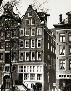 Facade of building around 1935-1940