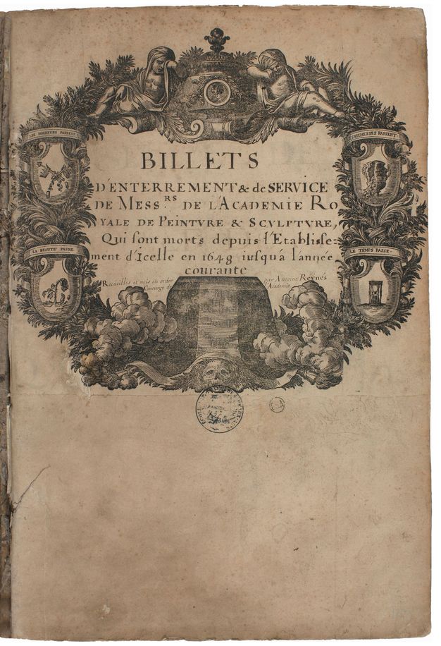Cream-colored page with an ornamental title featuring typed text in French surrounded by vegetation. Among the leaves, there are four emblems, two on each side of the title. There is a human skull underneath, and two reclining and crying individuals placed side by side at the top.