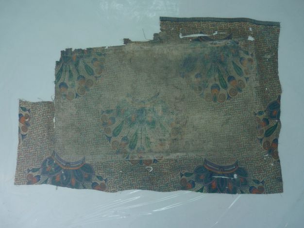 Photo of the back of the painting (25.3) with the lining.