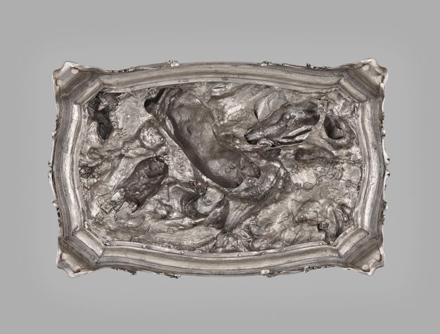 Bottom view of the centerpiece, revealing silver rods and nuts attaching each element to the base.