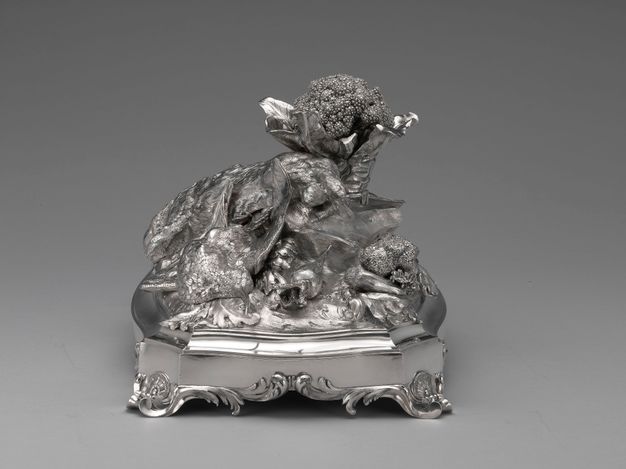 Side view of the centerpiece, revealing a dead bird, onion, mushrooms, and a cauliflower behind a dead rabbit.