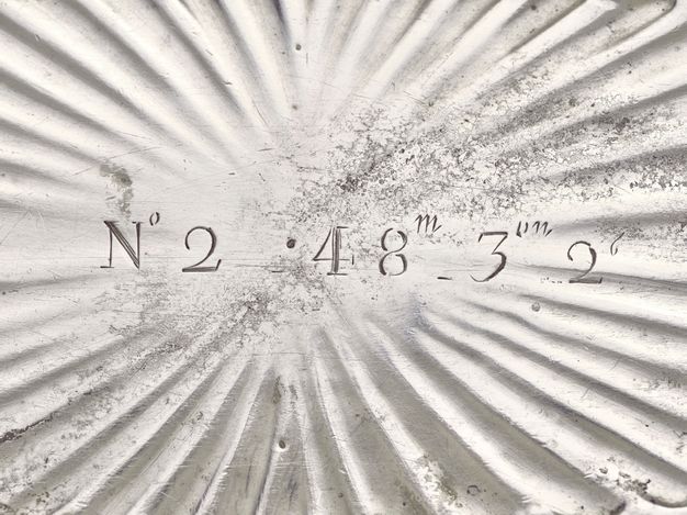 Close-up of the letters and numbers N° 2 48m _ 3on. 2g on the bottom interior of the tureen.