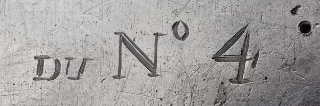 Close-up of the inscription DU N° 4 on the liner.