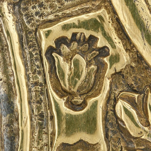 Close-up of a tulip stamped on the bowl's handle.