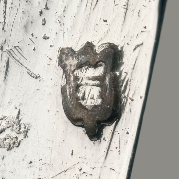 Close-up of a crowned mace attached to the liner.