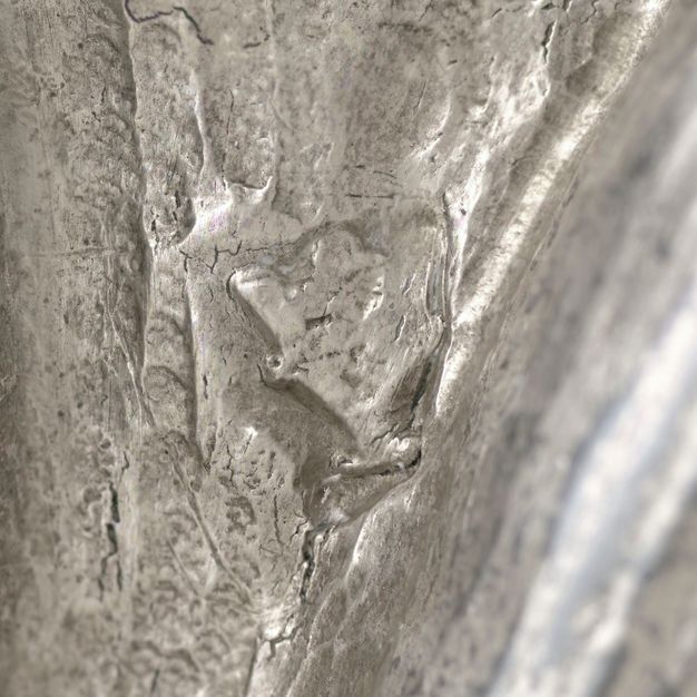 Close-up of a crowned Y stamped on the lid.