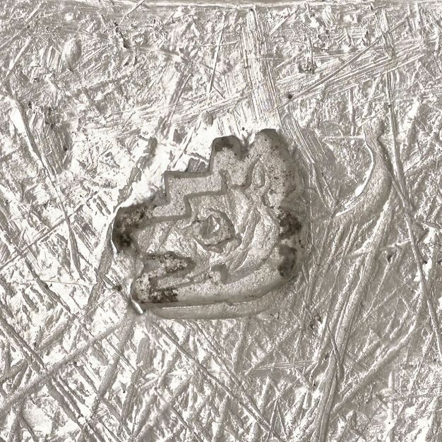 Close-up of a fox head stamped on the lid.