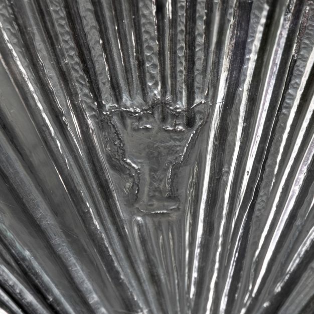 Close-up of a crowned I stamped on the tureen.