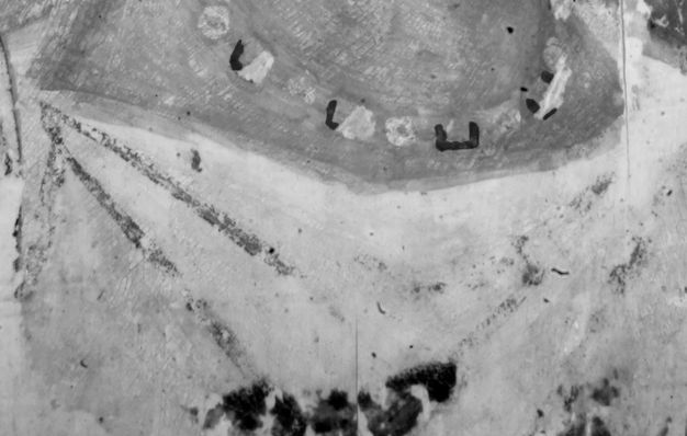 Close-up IRR image of the tunic in figure 5.2. The shading in the folds of the tunic below the proper right shoulder are darker in this imaging, though not as dark as the underdrawings of the green beads in the necklace.