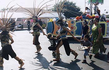 parade.jpg (25860 bytes)