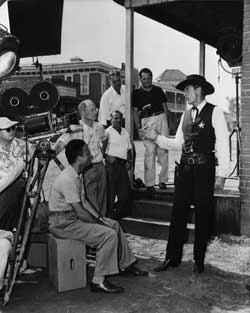 Fred Zinnemann, Floyd Crosby, Gary Cooper, and the crew of 